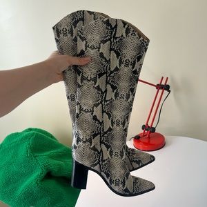 Schutz snakeskin boots 🐍